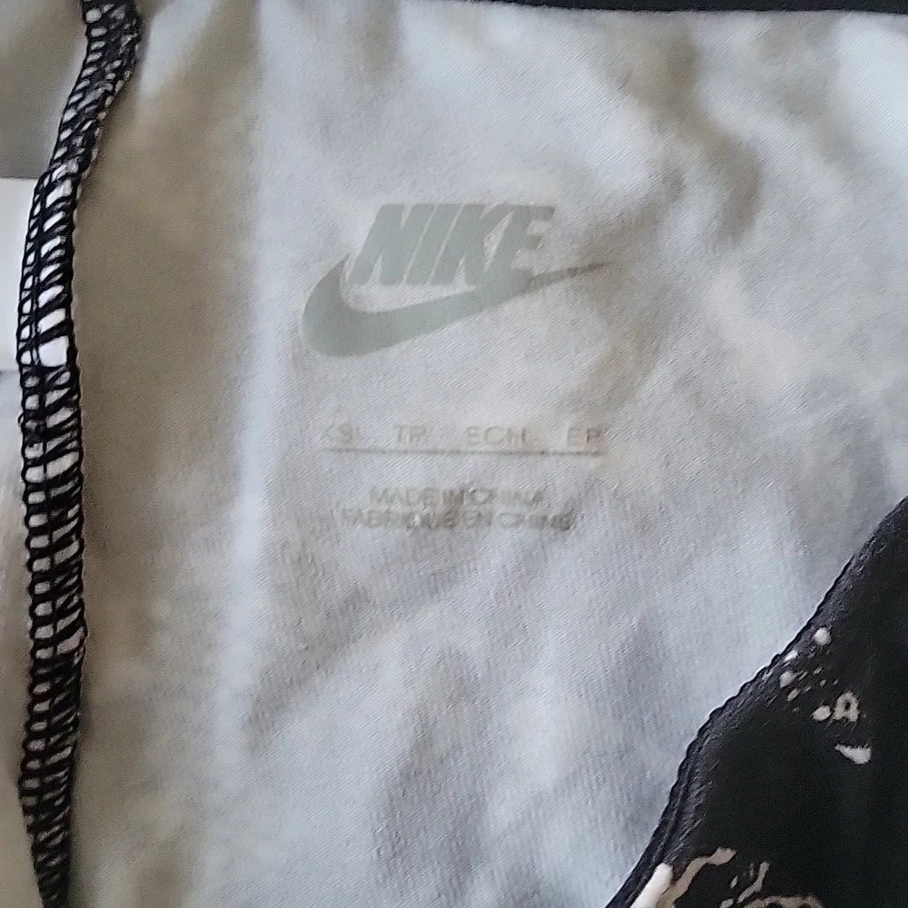 Nike Leggings - Picture 2 of 4